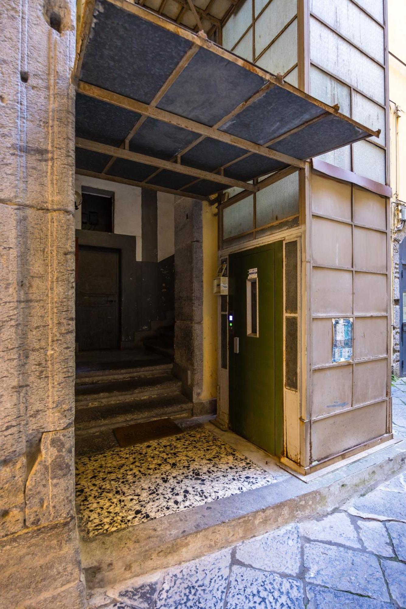 Appartamento Carrozzieri Nest At Historical Center Napoli Esterno foto